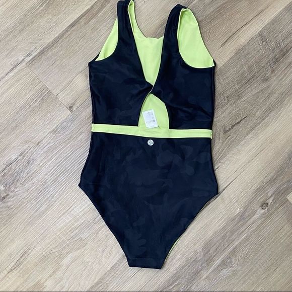 Zella Reversible Journey One-Piece Swimsuit black - Picture 3 of 6